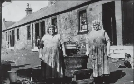  ??  ?? Women working in Mavis Valley, and below, Lambhill Stables, which is to unveil artwork to commemorat­e the village of Lochfauld