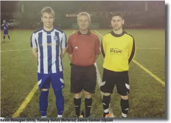  ??  ?? Kevin Donegan ( GSS), Tommy Oates ( Referee) Jamie Conlon ( Upson Downs Utd).