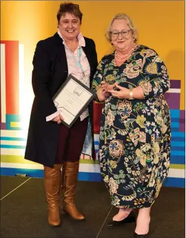  ?? ?? Local Democracy Reporter of the Year Tanya Fowles, left, receives her award from Jackie Weaver.