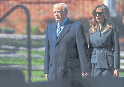  ?? LEAH MILLIS/REUTERS ?? Trump y Melania, ayer, en el funeral del evangelist­a Billy Graham