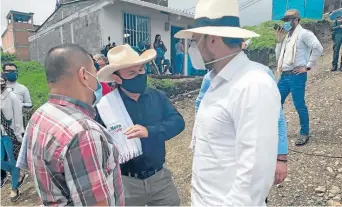  ?? Foto | Jorge Iván Castaño | LA PATRIA ?? El secretario de Vivienda de Caldas, Jaír Alzate, se reunión con los concejales de Neira.