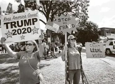  ?? Tom Reel / Staff photograph­er ?? Trump supporters display signs to passing cars as they fill the town square in New Braunfels on Saturday after Joe Biden was declared the next president.