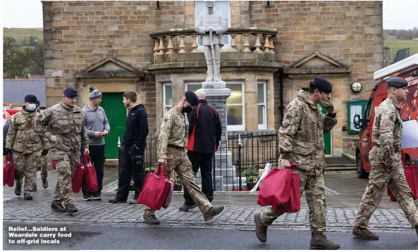  ?? Pictures: ANDY COMMINS & PA ?? Relief...Soldiers at Weardale carry food to off-grid locals