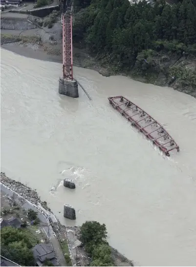  ?? The Yomiuri Shimbun ?? Kuma River Bridge No. 1, which carried the JR Hisatsu Line, was swept away in the flooding, seen in Yatsushiro, Kumamoto Prefecture.