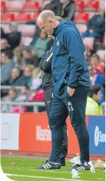  ??  ?? Beleaguere­d boss Simon Grayson