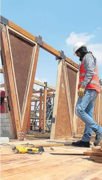  ??  ?? En la sede de Meléndez de Univalle se levantan las casas de manos de grupos académicos de distintos países.