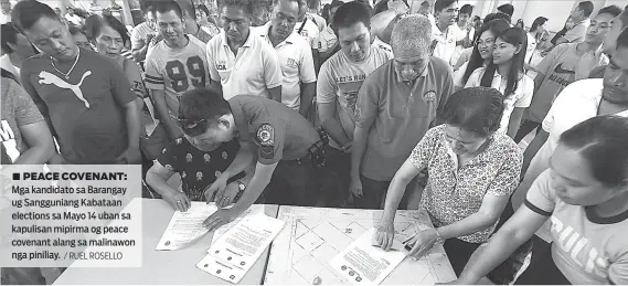  ?? / RUEL ROSELLO ?? ■ PEACE COVENANT: Mga kandidato sa Barangay ug Sanggunian­g Kabataan elections sa Mayo 14 uban sa kapulisan mipirma og peace covenant alang sa malinawon nga piniliay.