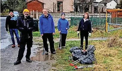  ?? ?? ● Taking place at the top end of the bridleway on Firgrove playing fields the eight volunteers collected the rubbish including wall tiles and a pet carrier.