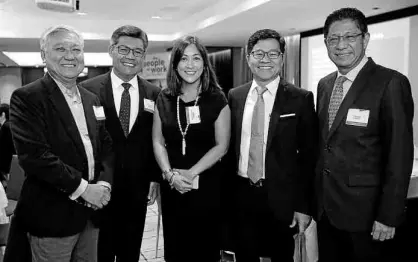  ??  ?? L-R: Elis Tanlapco, Head of HR - Ayala Land; Ferdie Inacay, CEO – MRail Incorporat­ed; Anna Tatlonghar­i, President - Ayala Land Sales; Cesar Ginete, Partner & Country Manager - The People At Work; Jimmy Ysmael, President – Ortigas & Co. Ltd.