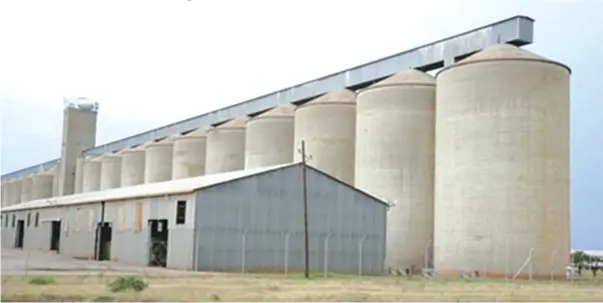  ?? ?? The Grain Marketing Board silos in Banket