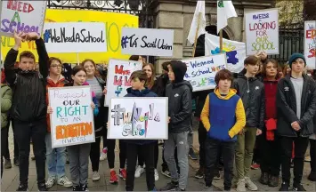  ??  ?? Pupils protesting outside Dáil Eireann.