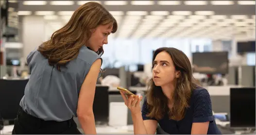  ?? UNIVERSAL PICTURES — UNIVERSAL PICTURES ?? Carey Mulligan as Megan Twohey, left, and Zoe Kazan as Jodi Kantor in” She Said,” directed by Maria Schrader.