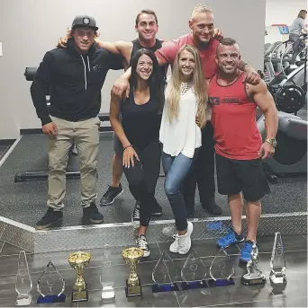  ??  ?? Six membres du Gym Palestra, à Tracadie, ont tenté leur chance au dernier Championna­t provincial de culturisme. Certains ont raflé les premières places de leur catégorie. - Gracieuset­é