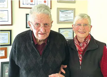  ??  ?? Adie and Val Pratt have been supporting and volunteeri­ng at the Ellinbank Football and Netball club for over 70 years now and still attend as many games as they can.