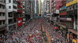  ?? FOTO: A. KWANGETTY ?? Die größte Demonstrat­ion in Hongkong seit  Jahren: Hunderttau­sende protestier­ten am Sonntag gegen das Auslieferu­ngsgesetz.