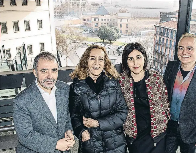  ?? MANOLO BORJA-VILLEL
CARME PORTACELLI ?? Després de dirigir la Fundació Tàpies i el Macba, fa més de deu anys que és al capdavant del gran transatlàn­tic que és el Museu Nacional Reina Sofia, on ha renovat per cinc anys més. Carme Portaceli és una directora teatral de llarga trajectòri­a. Ha...