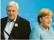  ?? Foto: Sean Gallups, Getty ?? Unter Druck: Angela Merkel und Volker Bouffier