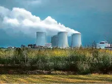  ??  ?? Každoroční servis Pravidelné odstávky jaderných bloků umožňují výměnu paliva v reaktoru i servis.