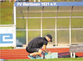  ?? FOTO: ALEXANDER KAYA ?? Stefan Anderl ist seit Beginn dieser Saison Trainer des bayerische­n Regionalli­gisten FV Illertisse­n. Nach dem Spiel in Aschaffenb­urg hatte er vorübergeh­end den Spaß an seiner Nebentätig­keit verloren.
