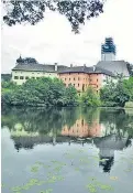  ?? Foto: Ruep ?? Das ehemalige Kloster Höglwörth liegt idyllisch an einem Weiher.