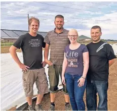  ?? RP-FOTO: FISCHER ?? Daniel Buffen, Dominic Müller, Laura Baulig und Stephan Görtz (v.l.) vom Verein Tractor-Pulling Dülken freuen sich aufs Wochenende. Im vergangene­n Jahr kamen laut Veranstalt­er rund 4000 Besucher.