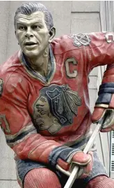  ?? SUN-TIMES ?? The Stan Mikita statue outside the United Center was unveiled in 2011.
