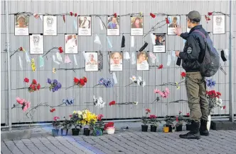  ?? REUTERS ?? A man visits a makeshift memorial for medics, who reportedly died in Saint Petersburg and Leningrad Region in the times of the coronaviru­s disease outbreak, in central Saint Petersburg, Russia on Saturday.