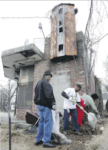  ?? MARK HUMPHREY/THE ASSOCIATED PRESS ?? Betty Taylor, left, and other volunteers help to clean up the grounds at an abandoned liquor store in Memphis, Tenn. Efforts like this are helping set Memphis apart in its fight against the blight epidemic, as city leaders try to maintain its tax base...