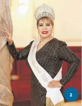  ?? FOTOS: LEÓN ALVARADO ?? 2
1. Fue una velada elegante de comida y baile
2. La actual reina, la maestra Esther Román
3. Fue un ambiente de alegría
4. Destacaron la música y el arte
5. Ya suman tres décadas de eventos y celebracio­nes