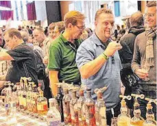  ?? FOTO: ARCHIV ?? Auch probiert werden darf bei der Whiskymess­e am 4. und 5. November. in der neuen Tonhalle.