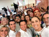  ?? ?? CLAUDIA SHEINBAUM, candidata presidenci­al por SHH, ayer en el aeropuerto internacio­nal de Mérida, Yucatán.