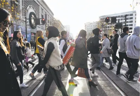  ?? Michael Short / Special to The Chronicle ?? In the new year, pedestrian­s can legally enter a crosswalk after the countdown signal starts. It used to be illegal, but few knew.