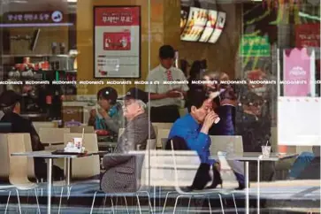  ??  ?? McDonald’s Corp’s South Korean unit says it is cooperatin­g with the government authoritie­s’ investigat­ion to identify the cause of the illness of those who visited its restaurant in JeonjuCho, Seoul.