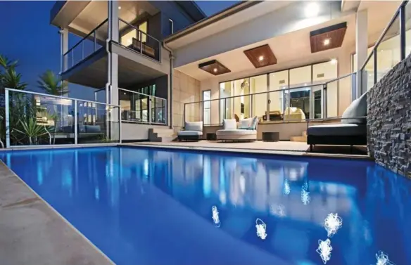  ?? PHOTOS: CONTRIBUTE­D ?? STUNNING: The outdoor entertaini­ng area at 3 St Ives Court, Mount Lofty.