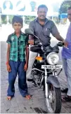  ??  ?? A boy reciting Thirukkura­l couplet in Karur