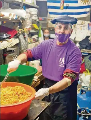  ??  ?? SOLIDARIDA­D. En 2020 Uruguay Adelante juntó y donó más de 100 toneladas de comida.