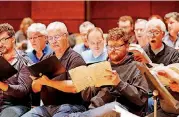  ?? [PHOTO BY DOUG ?? Canterbury Voices, seen here in a previous rehearsal, recently wrapped up its 2017-2018 season.