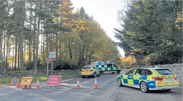  ?? Photograph by Kath Flannery ?? EMERGENCY RESPONSE: Heavy police presence on the B977 Raemoir to Echt road on Saturday morning after a fatal road accident.