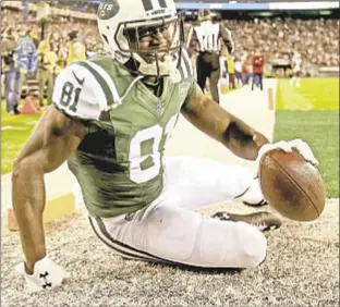  ?? PHOTO BY GETTY ?? Quincy Enunwa says he doesn’t believe the Jets will be tanking the upcoming season, but he understand­s why Brandon Marshall (r.) wanted to leave.