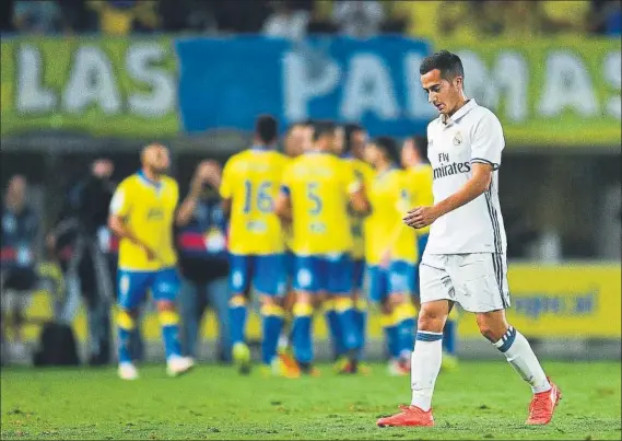  ?? FOTO: GETTY ?? Lucas Vázquez, cabizbajo después del empate definitivo de Las Palmas El Real Madrid perdonó más de la cuenta y terminó pagándolo con su segundo empate consecutiv­o en LaLiga