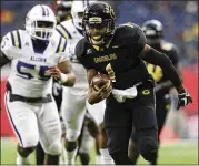  ?? TIM WARNER / HOUSTON CHRONICLE ?? Grambling QB DeVante Kincade has thrown 21 TD passes and just three intercepti­ons and hasn’t lost a SWAC game in two seasons as a starter.