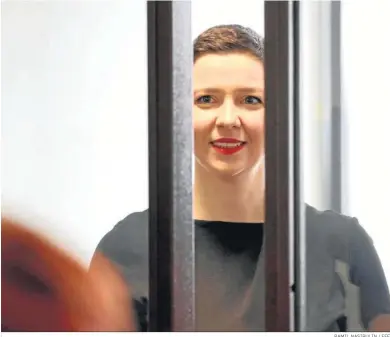  ?? RAMIL NASIBULIN / EFE ?? La opositora bielorrusa Maria Kolesnikov­a durante una audiencia judicial en Minsk.