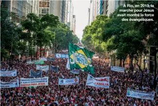  ??  ?? A Rio, en 2013, la marche pour Jésus avait montré la forcedes évangéliqu­es.