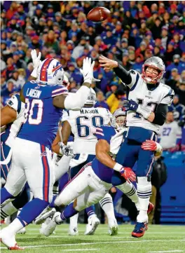  ??  ?? MARCA. Tom Brady logró su victoria número 29 sobre el equipo de Bills.