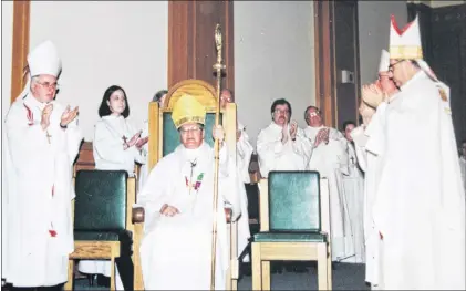  ?? SUBMITTED PHOTO ?? Martin Currie (seated) after being ordained bishop of Grand Falls-windsor in 2001.