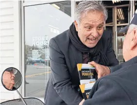  ?? LANCE MCMILLAN TORONTO STAR ?? Mayoral candidate Anthony Perruzza speaks with a shopper outside a No Frills grocery. Perruzza brushes off the perceived odds of his winning and says he enjoys campaignin­g.