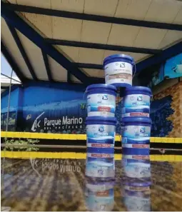  ?? CORTESÍA ASOCAM. ?? Dentro de las donaciones de ASOCAM figuran baldes de comida para los animales que se refugian en el Parque Marino del Pacífico.