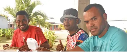  ?? Photo: Waisea Nasokia ?? Jacks Nadi reps from left; Ilimotama Jese, Josefata Dugucagi and Vereti Dickson having lunch at camp on July 27,2018.