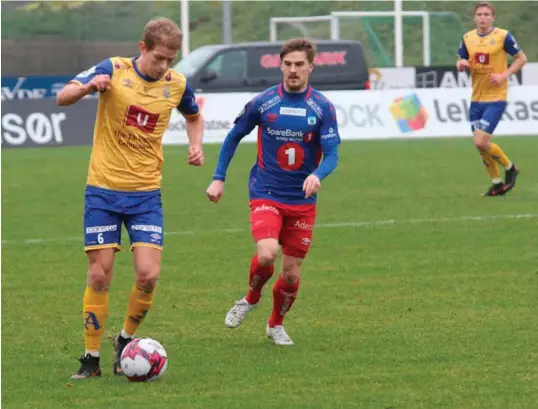  ?? FOTO: HENRIK GILL ?? Midtbanesp­iller Mathias Wichmann og Jerv klarte ikke å vinne hjemme mot Tromsdalen, men Grimstad-laget sikret likevel plassen i Obos-ligaen.