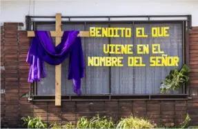  ?? JOSÉ CORDERO ?? Fieles de San Antonio de Coronado se hicieron eco del mensaje bíblico que evoca el ingreso de Jesús a Jerusalén.